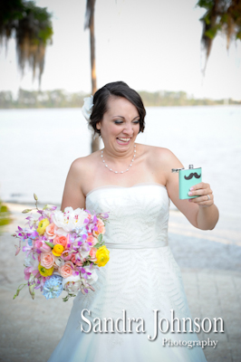 Best Lakeside wedding at Paradise Cove in Orlando, Florida - Wedding photographer - Sandra Johnson (SJFoto.com)
